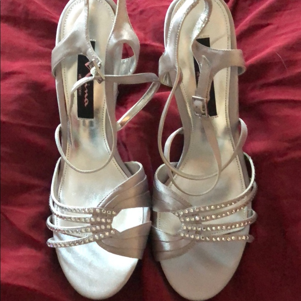 Nina NIB 7.5 silver stilettos Sandler sandals